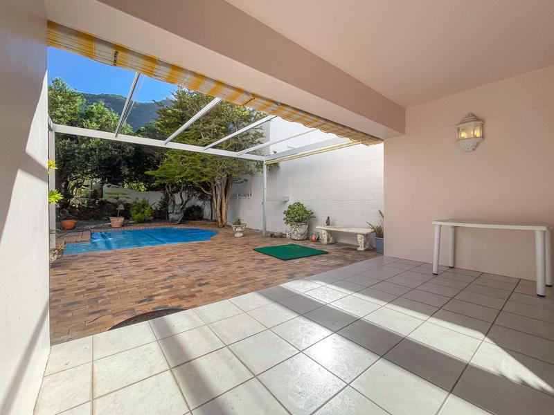 To Let 4 Bedroom Property for Rent in Hout Bay Western Cape